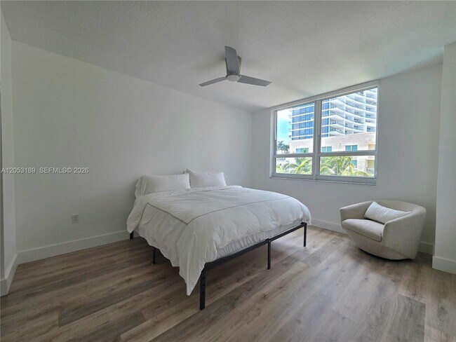 Building Photo - 2000 N Bayshore Dr