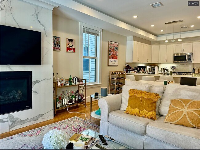 Building Photo - 470 Green St