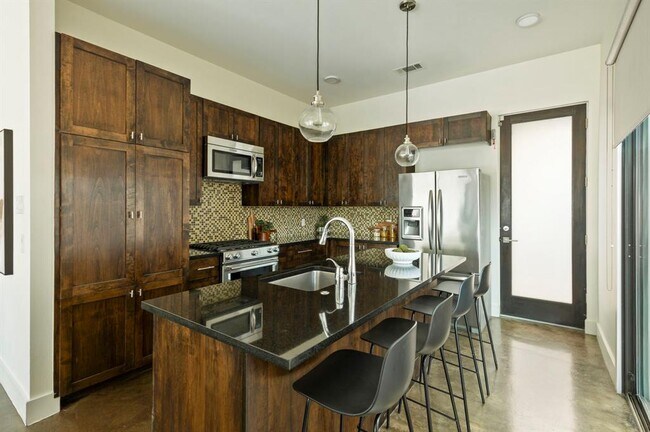 Building Photo - 2017 Kinney Ave