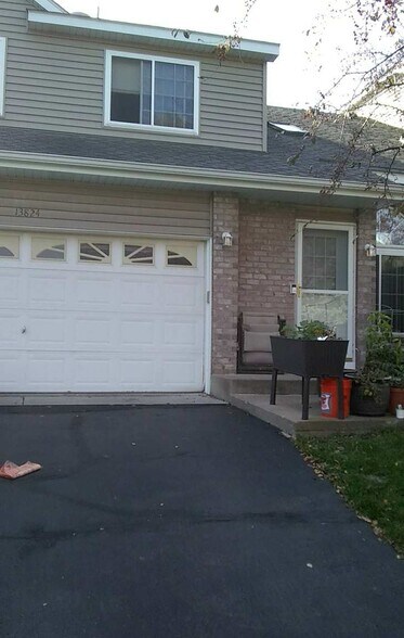 Front entrance - 13824 Granada Way