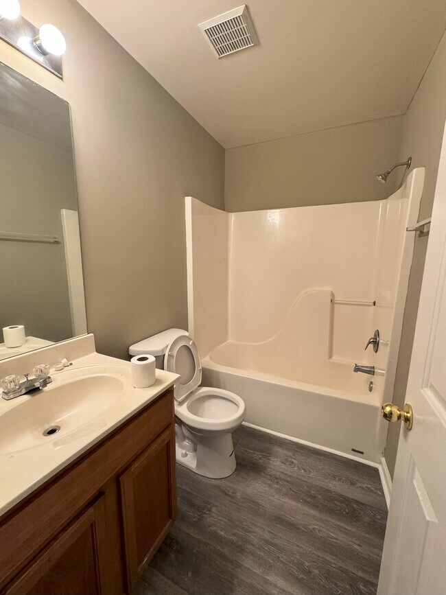 Bedroom 2 Bathroom - 3215 Long Blvd