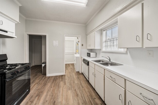 Building Photo - 2510 Rosewood St