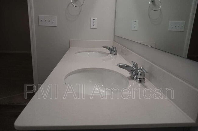 Building Photo - 289 Greenbay St