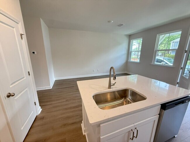 Building Photo - 463 Martins Creek Blvd