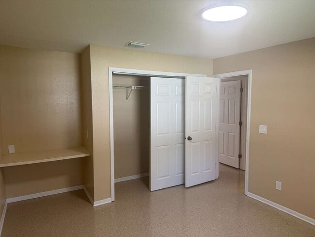 Building Photo - 5222 Bogdonoff Dr