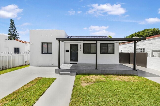 Building Photo - 2244 SW 10th St