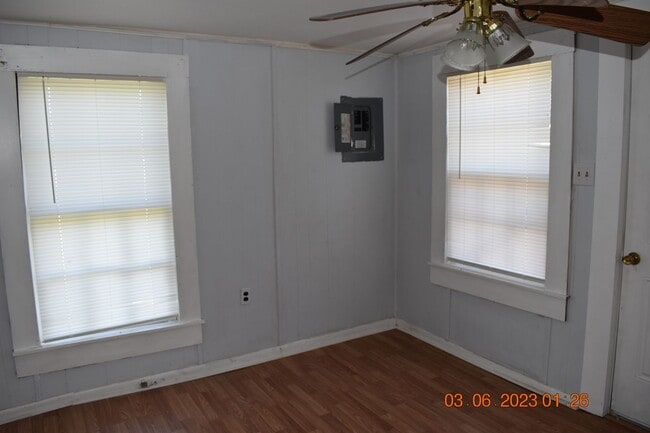 Building Photo - 2 Bed 1 Bathroom Single Family Home For Rent