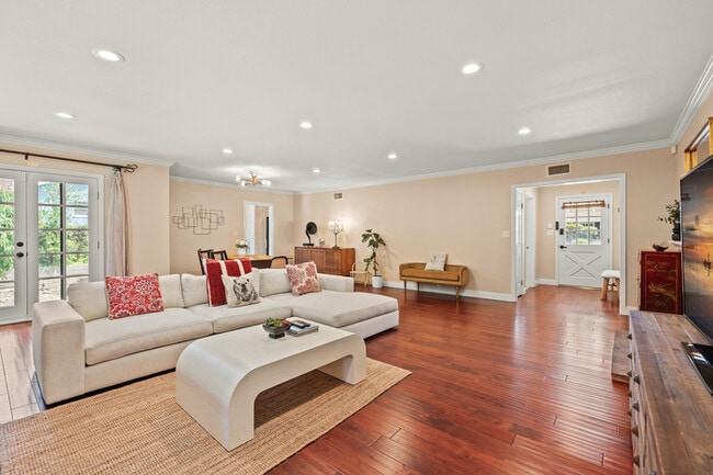 Building Photo - Chic Family house in West Covina