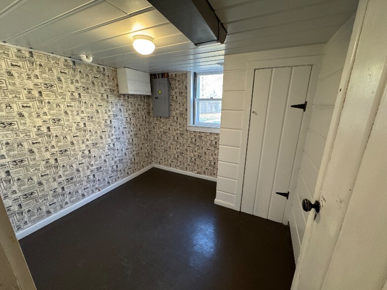 Building Photo - 825 E 35th Ave