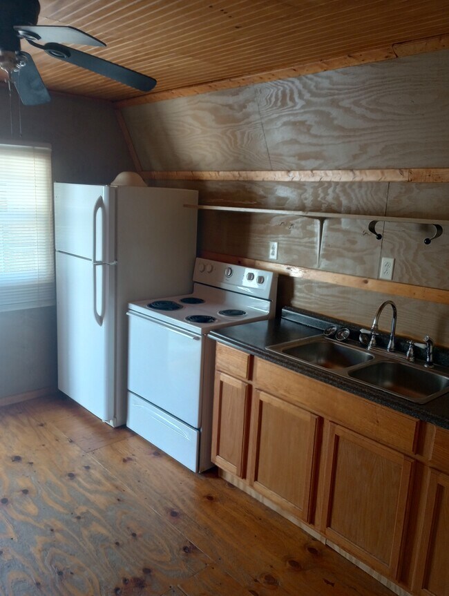 Building Photo - Paris Landing RV Park