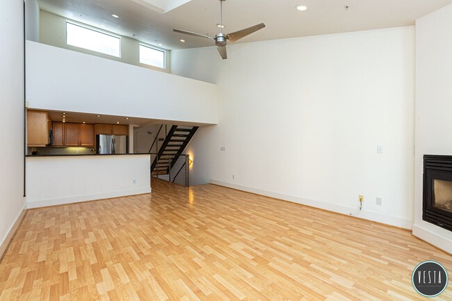 Building Photo - SPACIOUS ARTIST LOFT WITH PRIVATE PATIO & ...