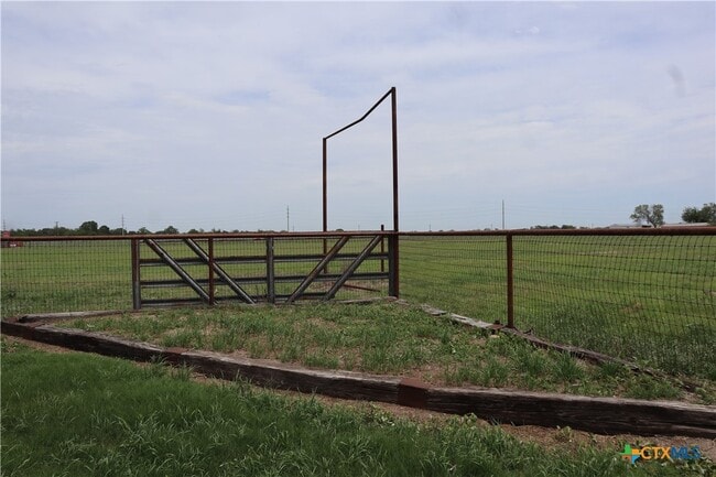 Building Photo - 707 Old Seguin Luling Rd