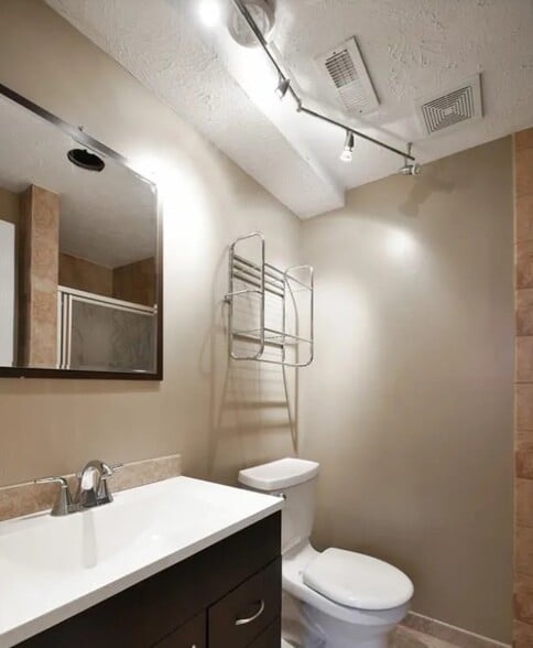 Building Photo - 13509 Carpenter St