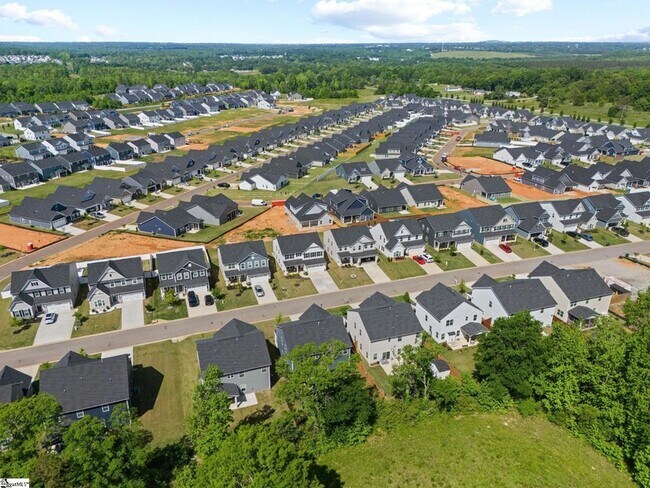 Building Photo - 680 Lady Fern Dr