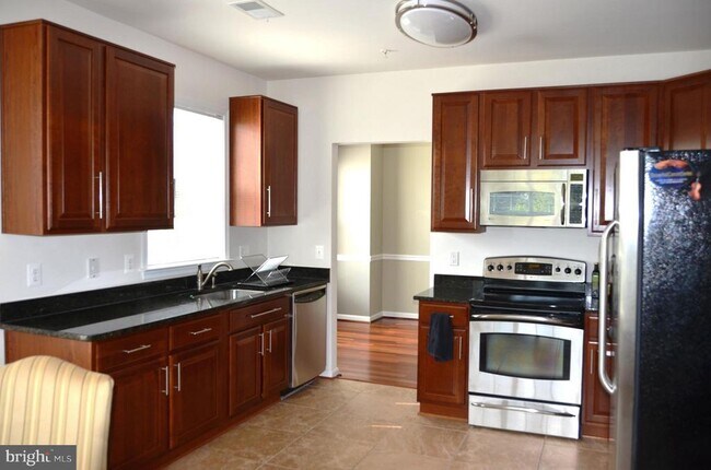 Building Photo - 7101 Travertine Dr