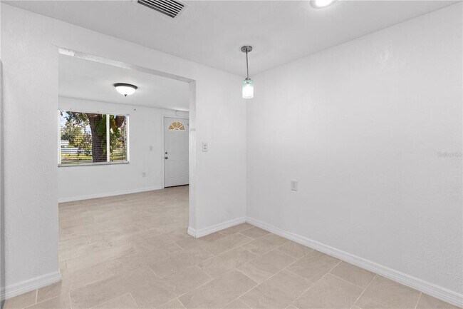 Building Photo - 8623 Parkway Cir