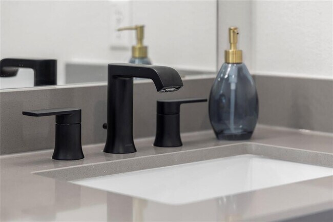 Building Photo - 1128 Villa Rialto View