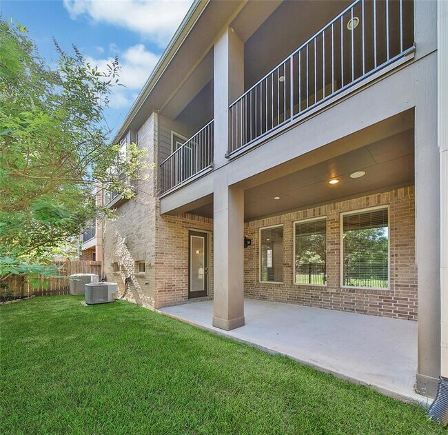 Building Photo - 18323 Parkview Point Dr