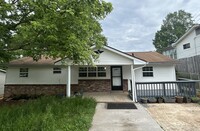 Building Photo - 2614 Dexter Ln