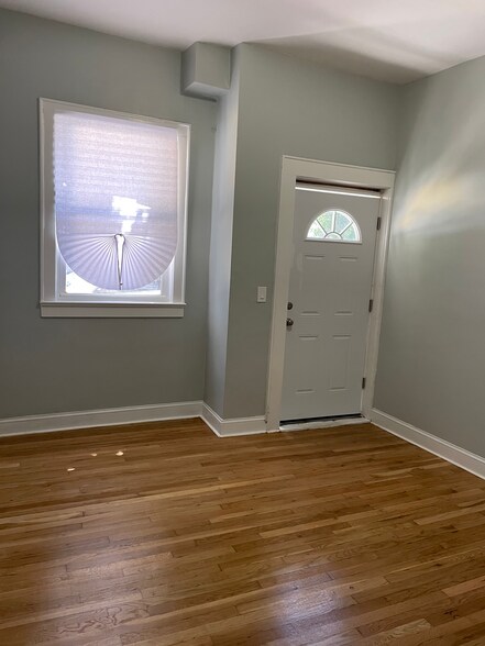 LIVING ROOM - 516 Monastery Pl