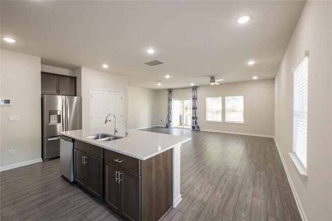 Building Photo - 345 Timberland Ave