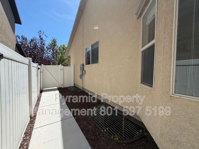 Building Photo - 12894 Cactus Berry Dr