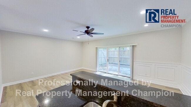 Building Photo - Fabulous End Unit Townhome with Three Master Bedrooms