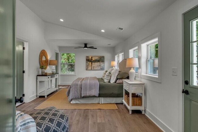 Building Photo - Secluded Remodeled Madison House