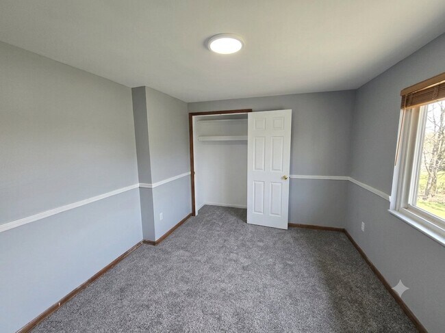 Building Photo - 14443 Lakeshore Dr