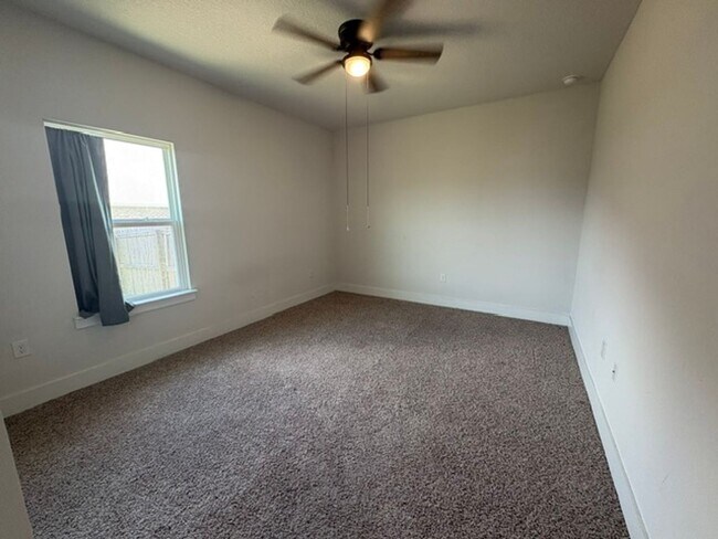 Building Photo - 1114 Shoal River Dr