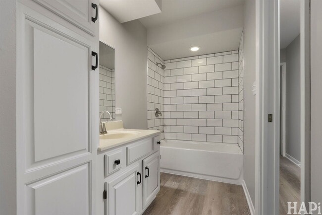 Building Photo - 920 Pleasant St