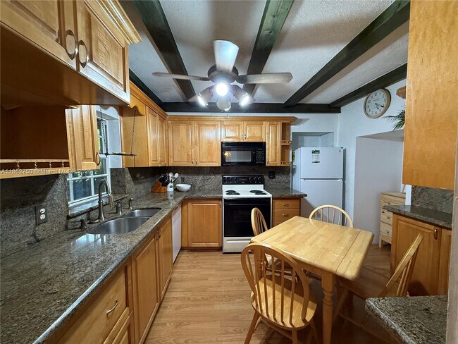 Building Photo - 3030 SW 57th Ave