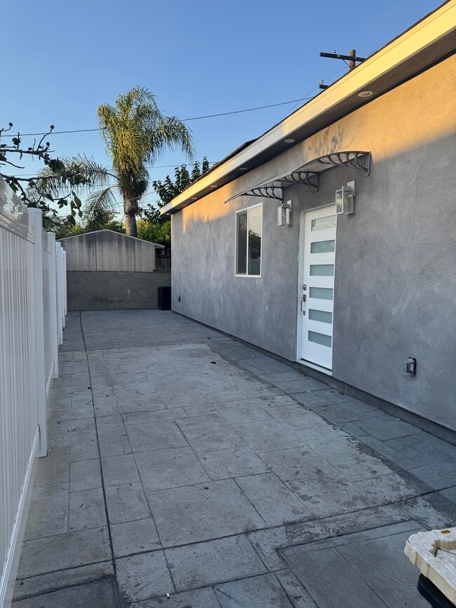 Building Photo - 7414 Cleon Ave