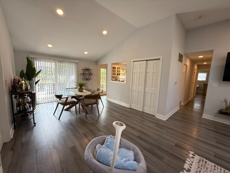 Building Photo - 10231 Hawthorne Dr