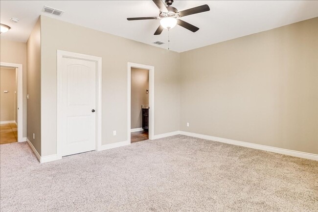Building Photo - 6241 Lago Vista Dr