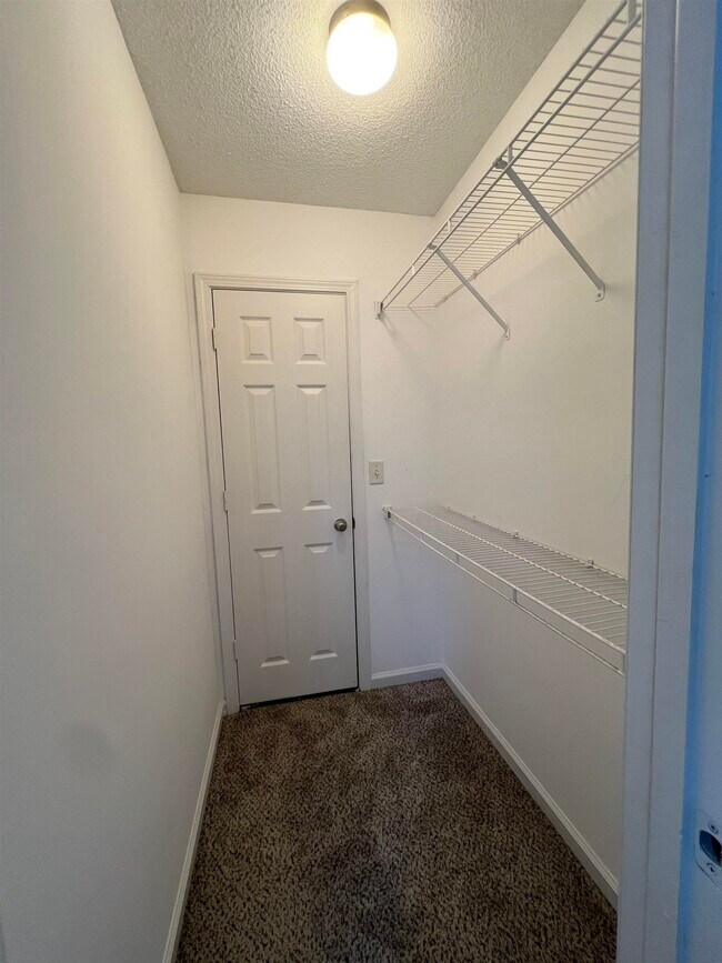 Building Photo - 154 Island Bluff Dr