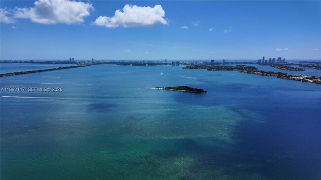 Building Photo - 711 NE 23rd Terrace