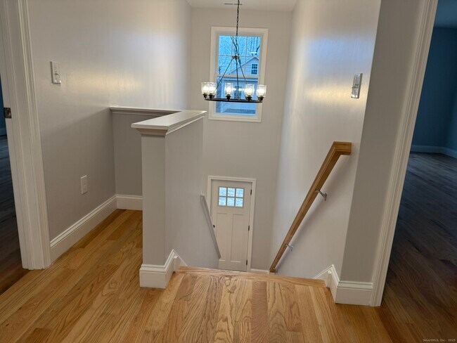 Building Photo - 755 Hart St