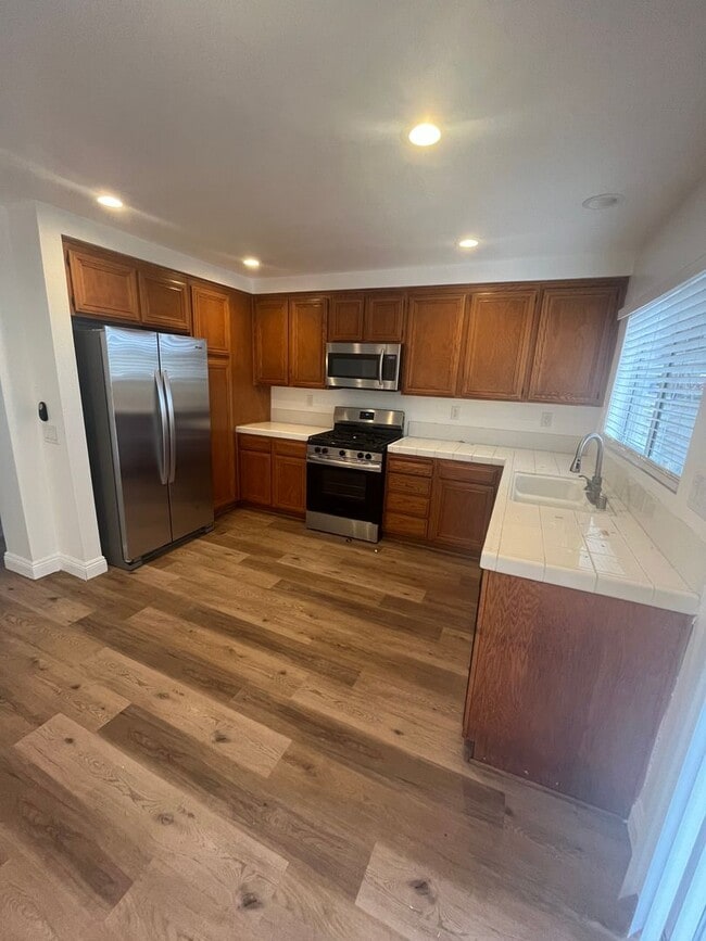 Building Photo - 1833 Mirador Dr
