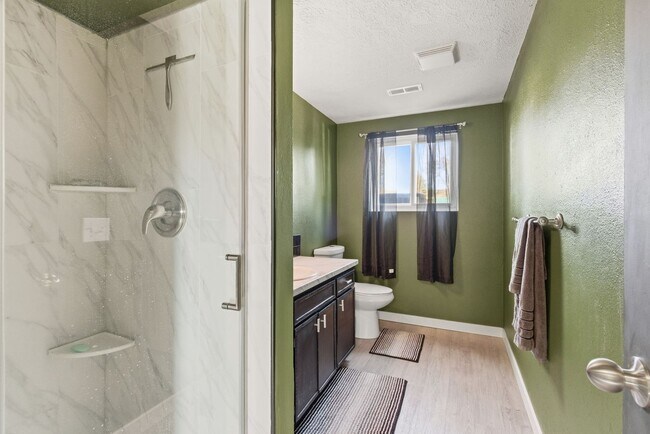 Building Photo - Stunning Fully Renovated 4BR + Bonus on Spokane's South Hill - Chef's Kitchen, 2-Car Garage & Bac...