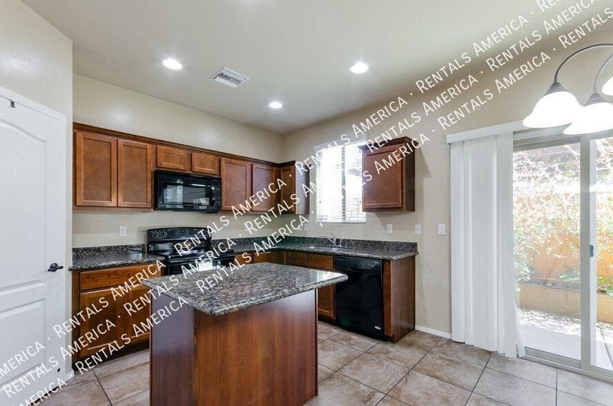 Building Photo - 3830 E 3rd St