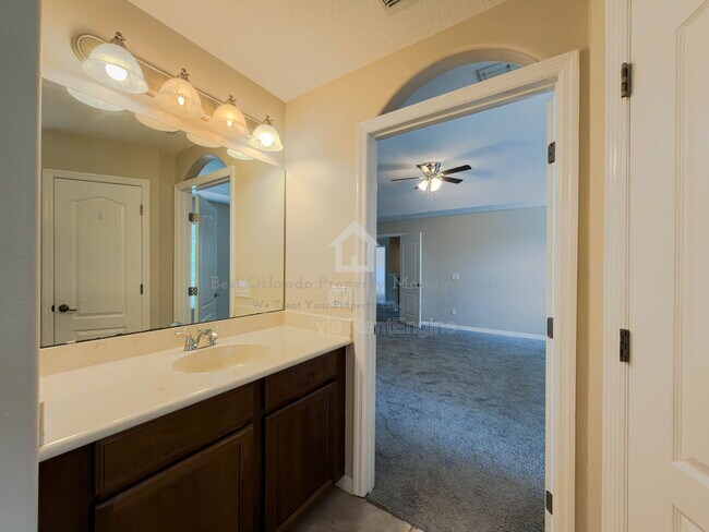Building Photo - 5109 Legacy Oaks Dr