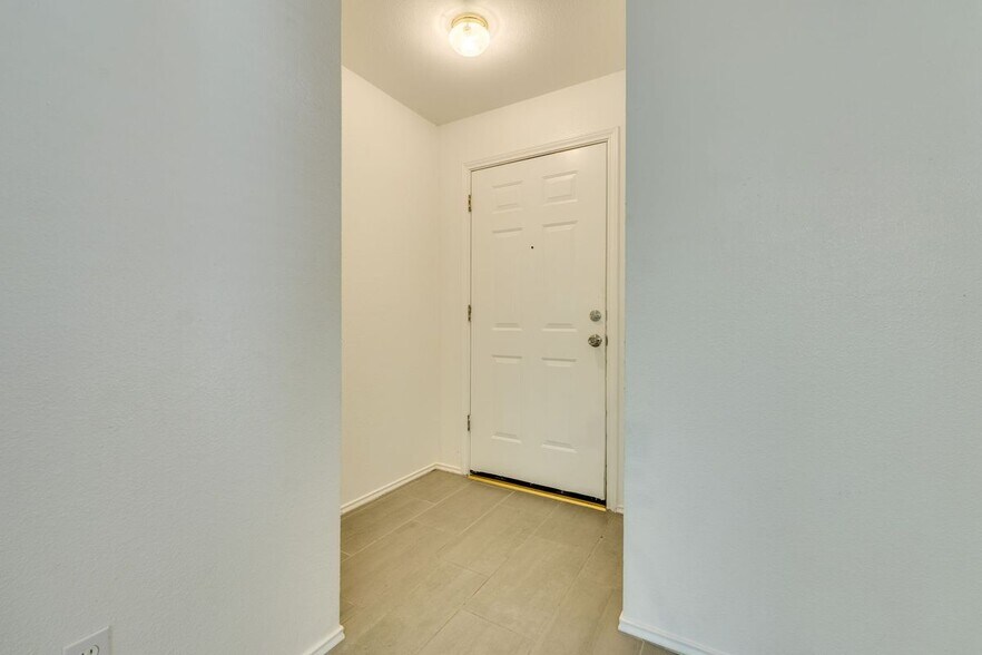 Building Photo - 162 Madisons Way