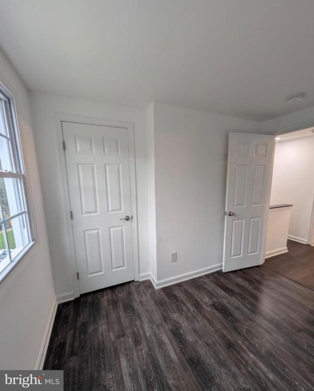 Building Photo - 1358 Raleigh Dr