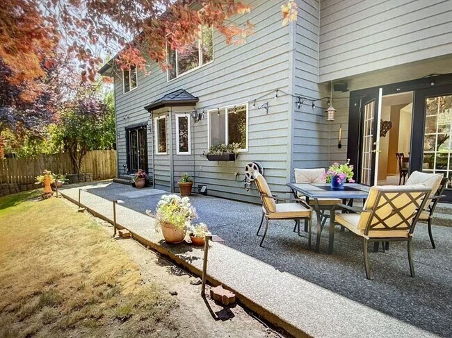 Building Photo - Beautiful 4-bed, 3-bath + 1 office house i...