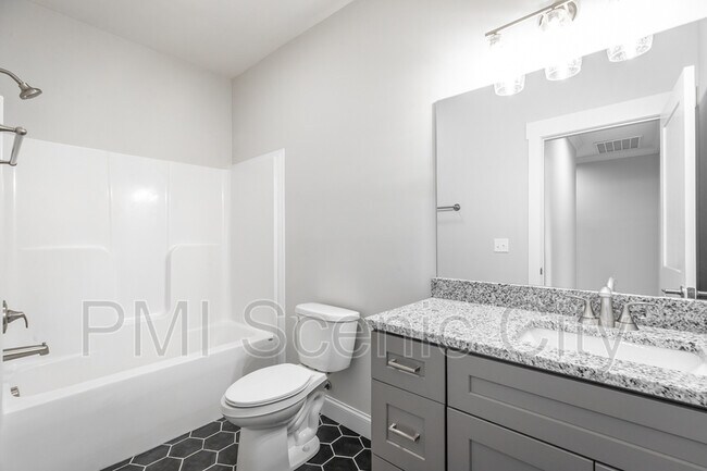 Building Photo - 1904 Cypress Ln