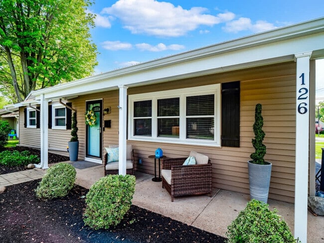 Building Photo - 126 Beachwood Ave