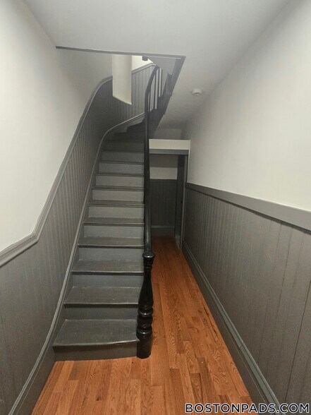 Building Photo - 118 Marginal St