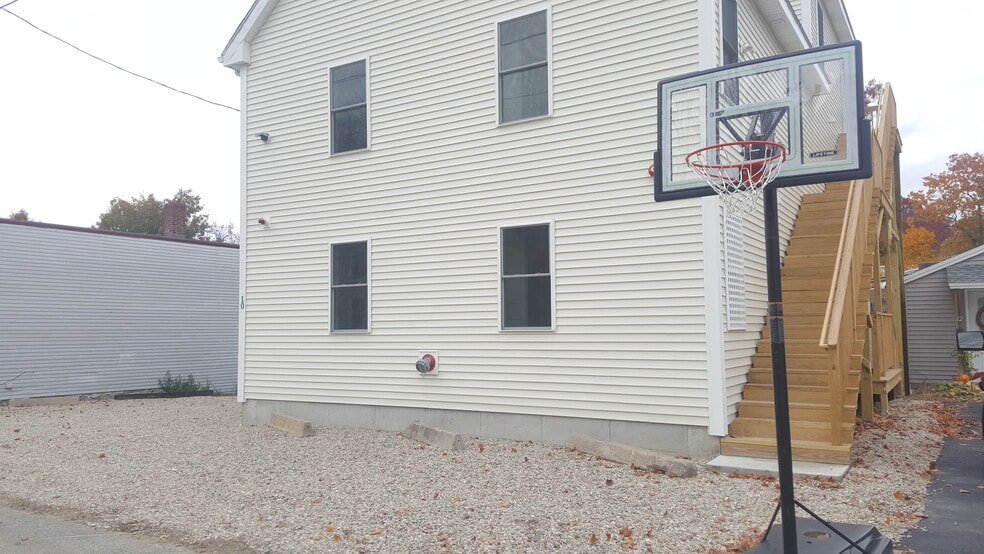 Building Photo - 10 E Main St