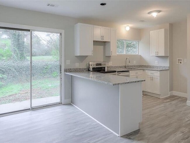 Building Photo - 4056 Dallas Acworth Hwy NW